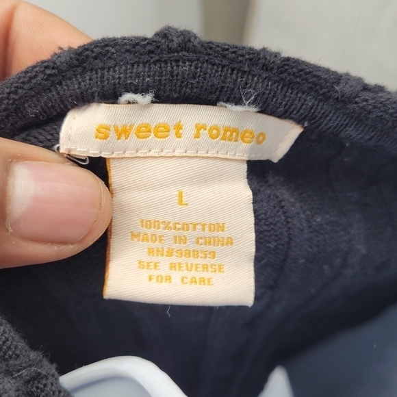 Sweet Romeo Hooded Pullover Relaxed Fit Knit Sweatshirt Black Womens Large - Picture 3 of 6